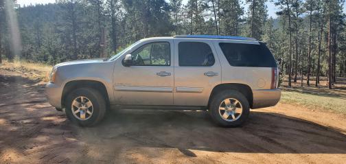Photo 1 of 4 of 2007 GMC Yukon Denali